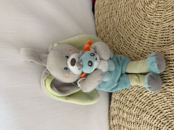 Peluche musicale lapin TEX BABY panda bleu vert foulard orange