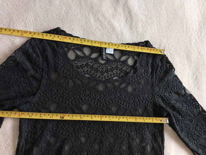Haut en dentelle noire. H&M 36 - photo numéro 5