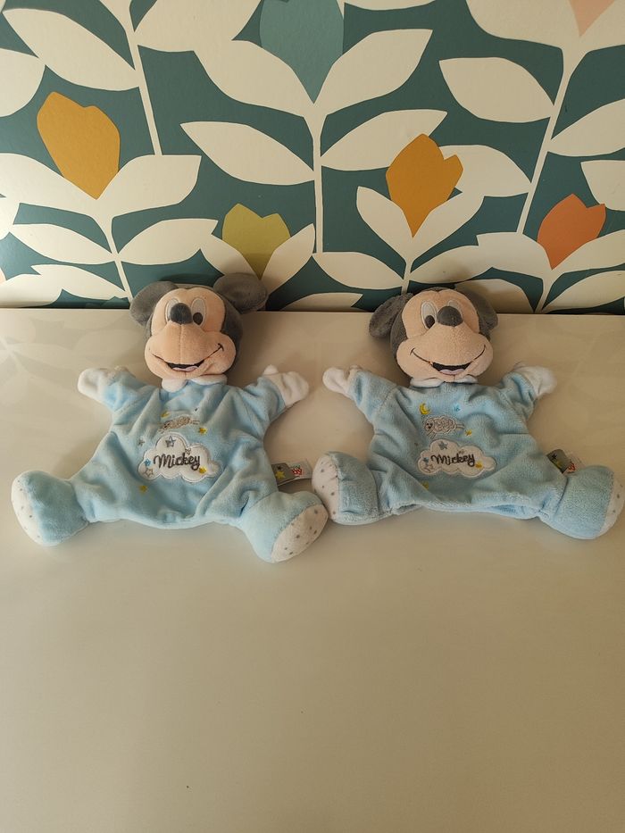 Peluche doudou marionnette Mickey Disney baby - photo numéro 4