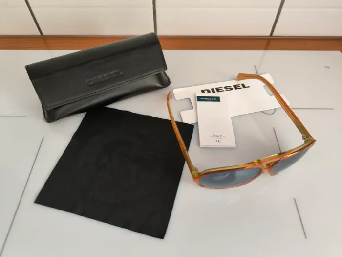 DIESEL lunettes de soleil UV3 - Monture orange & verres effet miroir - photo numéro 4