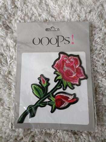Broderie ooops rose d'environ 17 X 8 cm