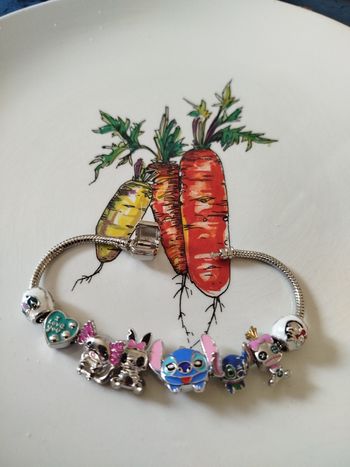 Bracelet stitch Disney neuf avec 8 charm 19 cm