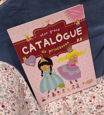 Livre Mon grand catalogue des princesses + stickers - Fleurus