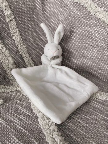 Peluche doudou et compagnie mouchoir 15cm lapin blanc très bon état
