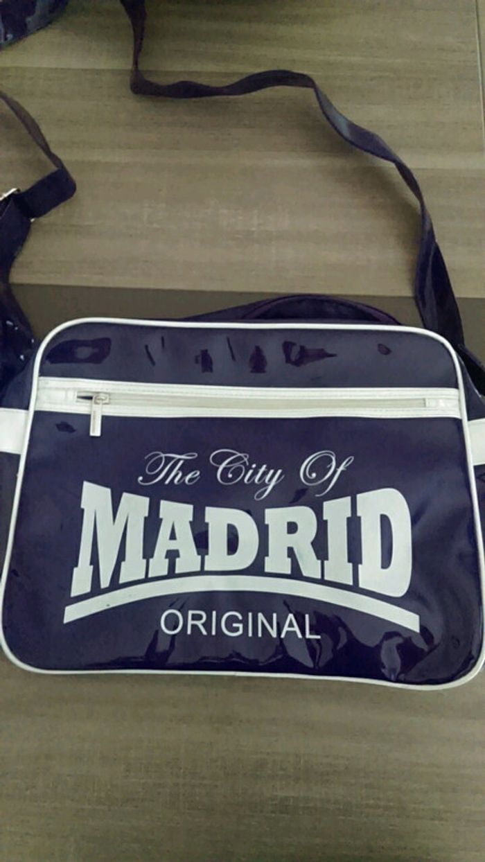 Sac bandouillere vernis