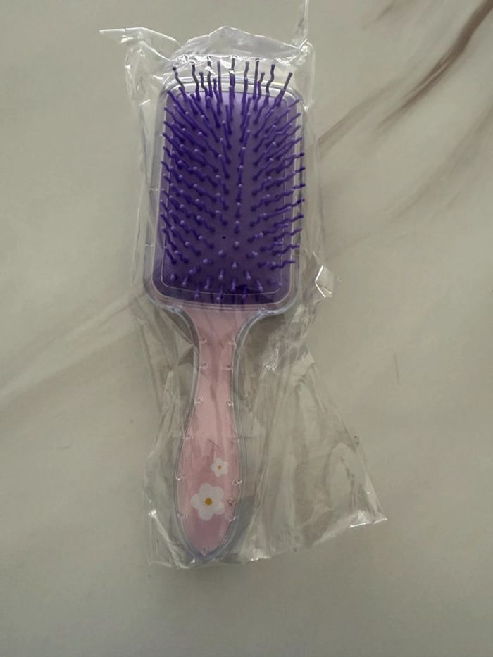 Brosse à cheveux Hello Kitty neuve - photo numéro 3