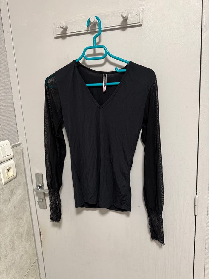 Haut noir taille M - photo numéro 2
