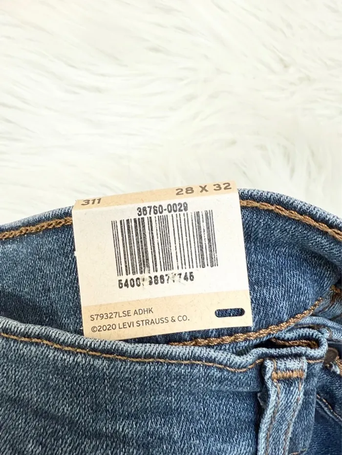 Jean Levi’s 311 Shaping Skinny – Taille 28/32 – bleu denim – Neuf avec étiquette - photo numéro 9
