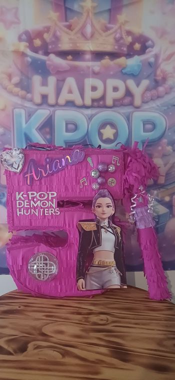 Pinatas anniversaire K-pop 