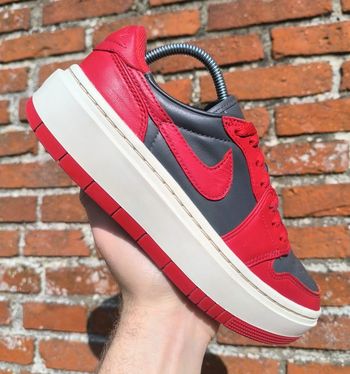 Baskets Jordan one elevate grises rouge pointure 38.5 bon état