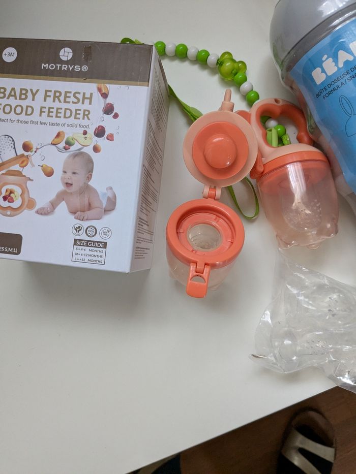 Tétine d alimentation bébé et boîtes doses - photo numéro 3