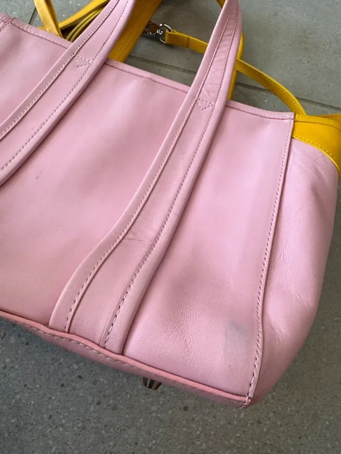 Sac à main rose et jaune Pierre Hardy, bon état mais il y a quelques traces d'usures, 26,5x22cm - photo numéro 5