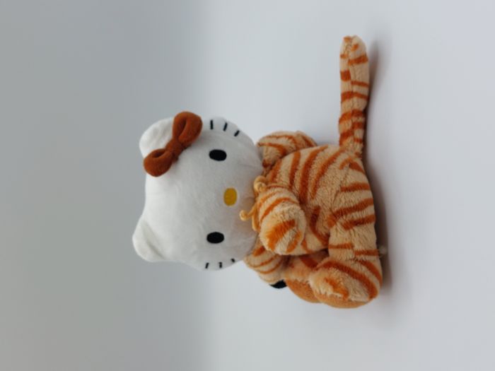 Petite Peluche doudou Hello Kitty déguisé en tigre chat SANRIO 17 cm assis - photo numéro 8