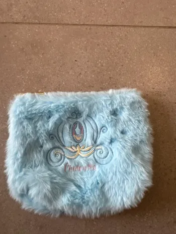 Petite pochette bleue en très bon état, 19x15cm