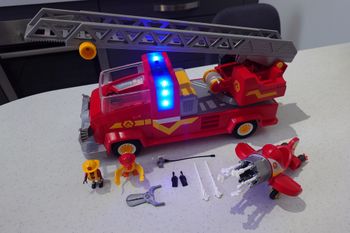 Jouet Camion (+bombardier eau) de pompier Playmobil