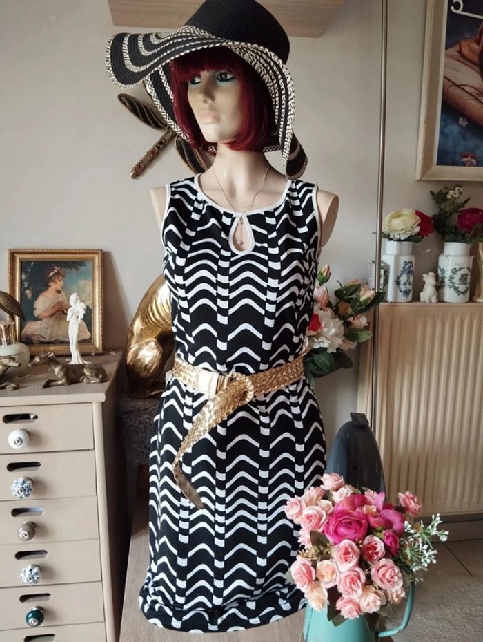 🌿Robe Légère Graphique Près du Corps 123 Taille 36🌿 - photo numéro 2