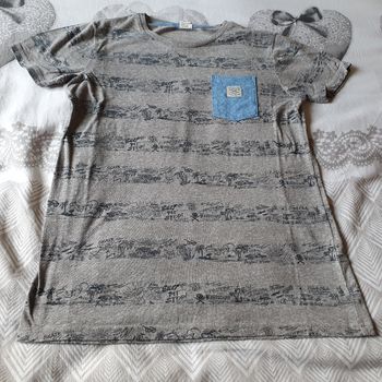 Tee shirt de taille 14ans