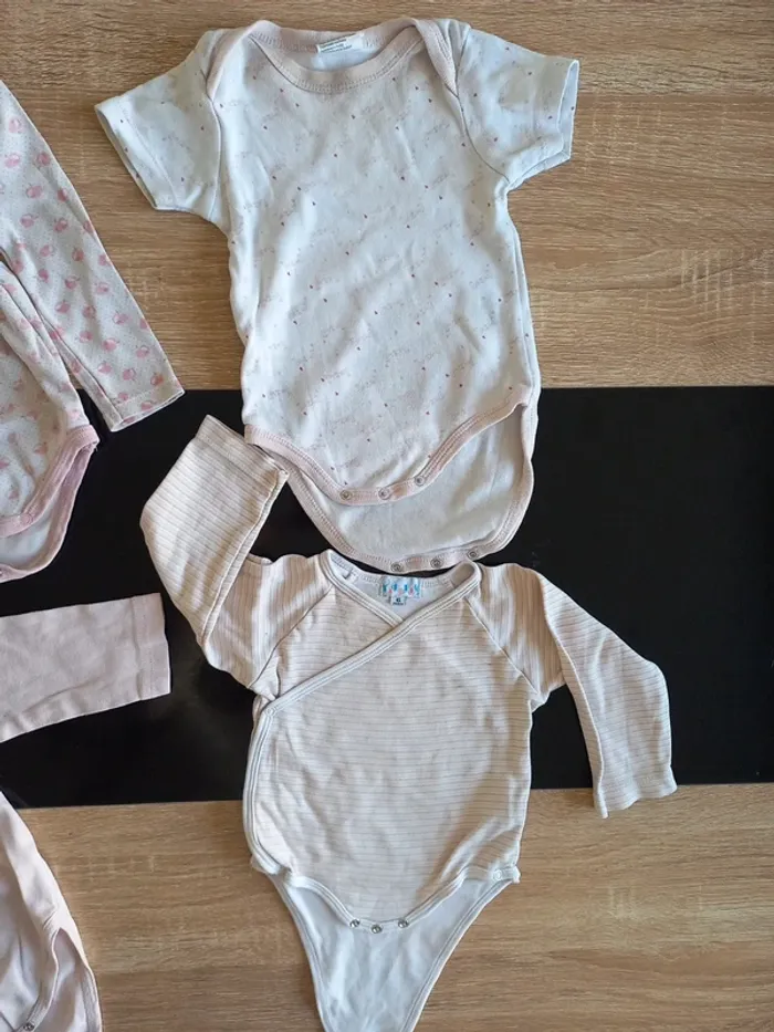 Lot de 4 bodys bébé 6 mois - photo numéro 4