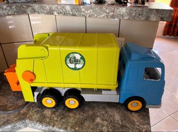 Camion poubelle
