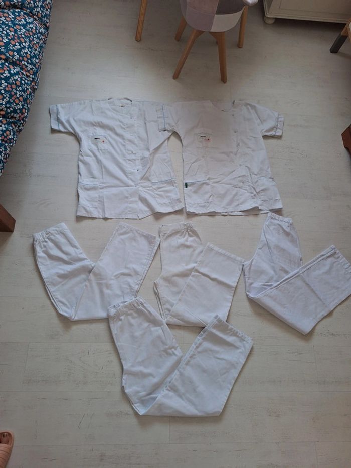 Lot 2 ensembles + 2 pantalons infirmier/ aide soignant t2
