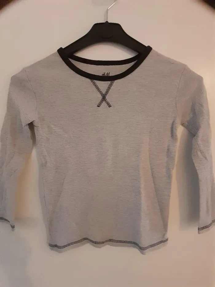 Tee-shirt, couleur Gris/bleu marine, Marque H&M, taille 4/6ans - 110/116cm manches longues