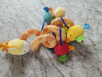 Jouets peluches hochets de poussette