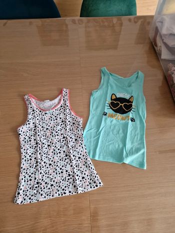 Lot 2 hauts 98 104cm 3 ans