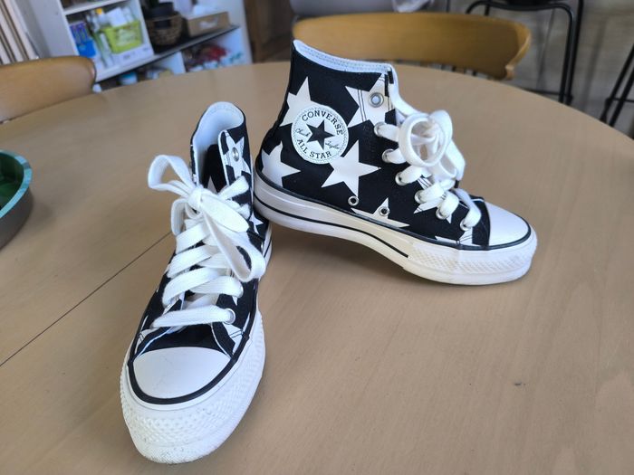 Baskets Converse noires et blanches