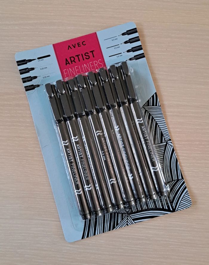 Lot 8 feutres artist fineliner