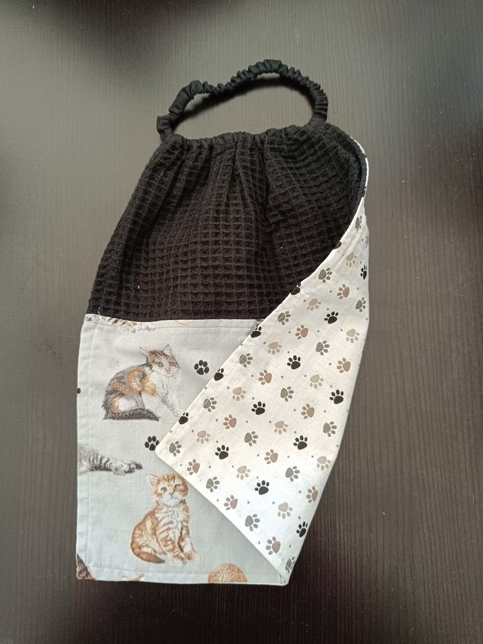 Bavoir 29 x 32 cm chat gris et noir - photo numéro 2