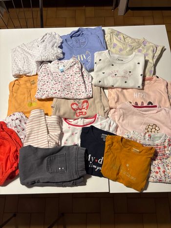 Gros lot vêtements bébé 12 mois 
