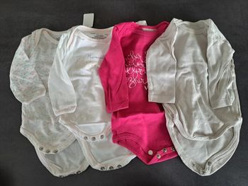 lot 4 bodies manche longues 6 mois