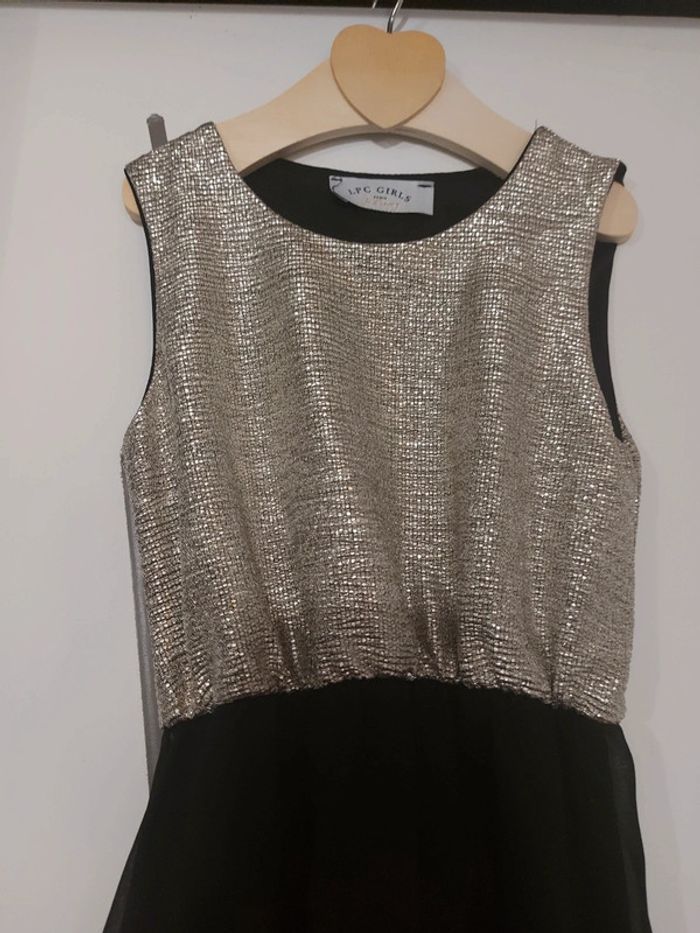 Robe noire et doré 5 ans - photo numéro 2