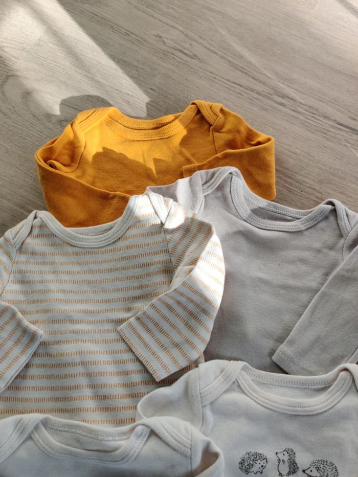 Lot 5 bodies manches longues 6 mois - photo numéro 4