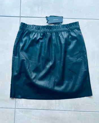 Magnifique jupe Vero Moda noire taille haute élastique neuve