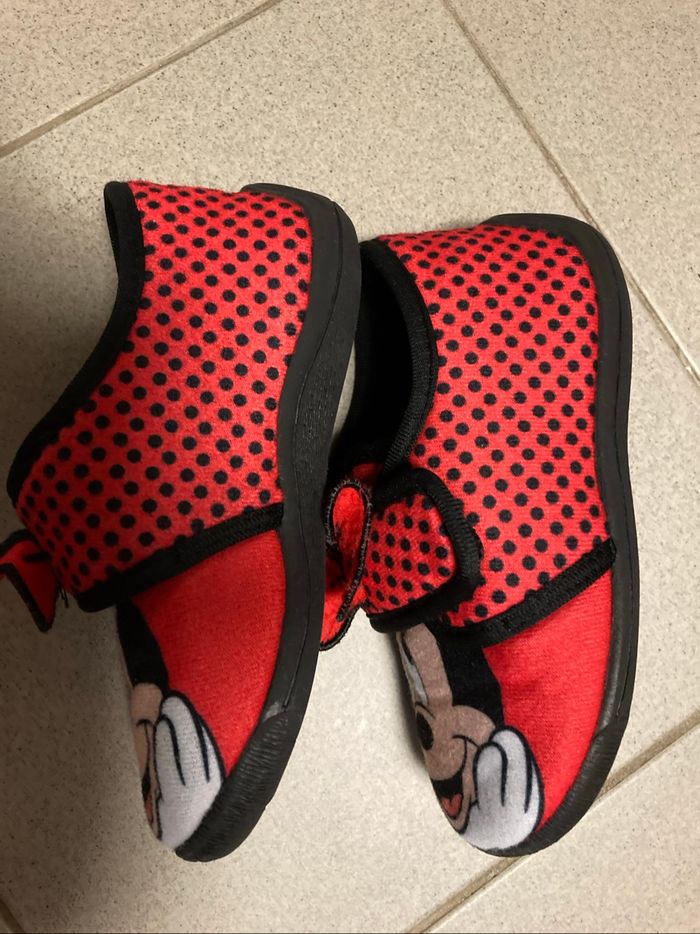 Chausson Minnie taille 29 - photo numéro 2