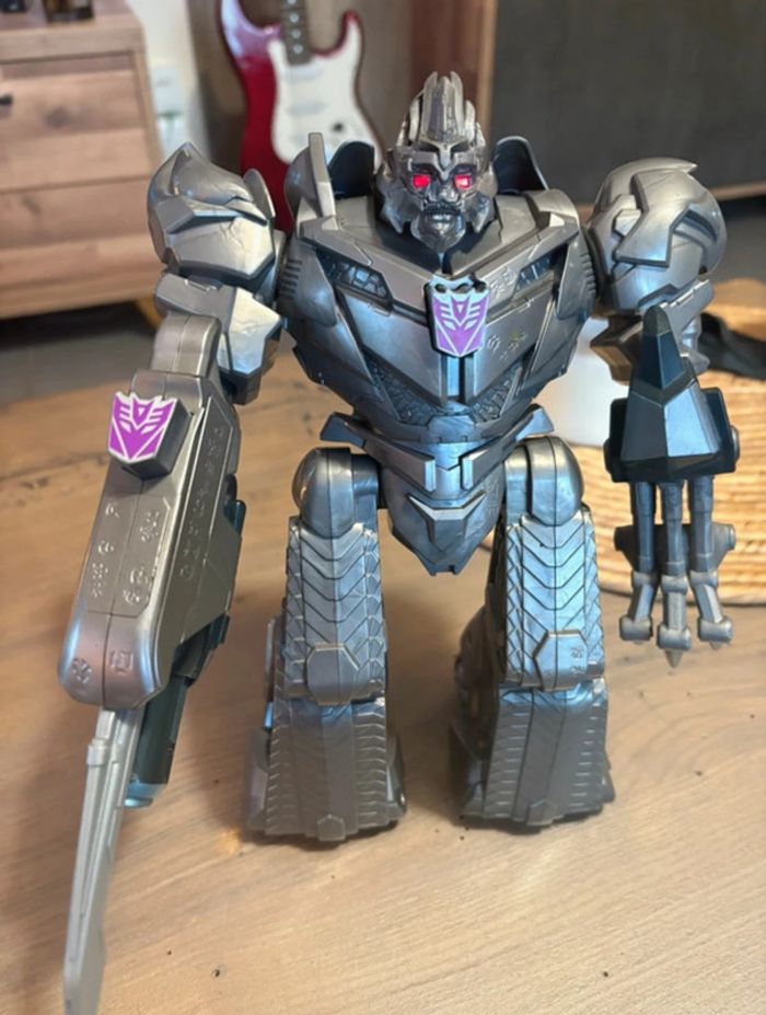 Robot articulé Megatron 26cm