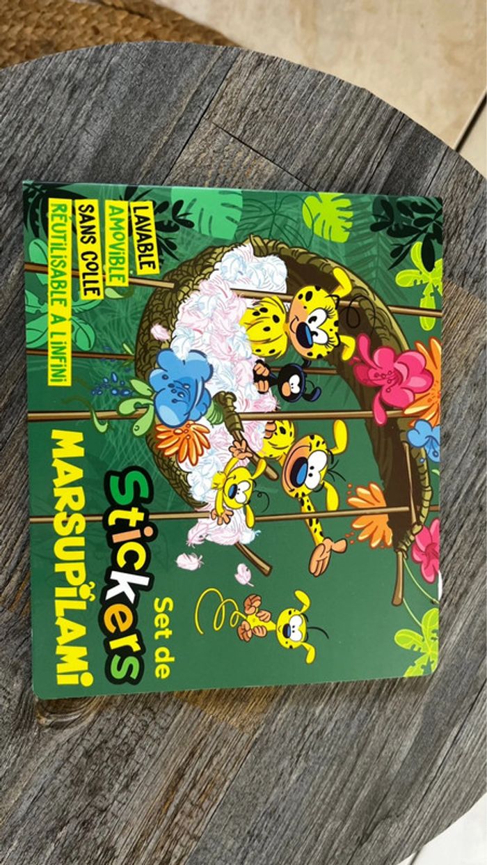 Livre stickers amovible marsupilami