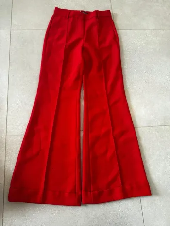 Pantalon flare taille normale rouge Mango, neuf, taille 34x105cm valeur 50€