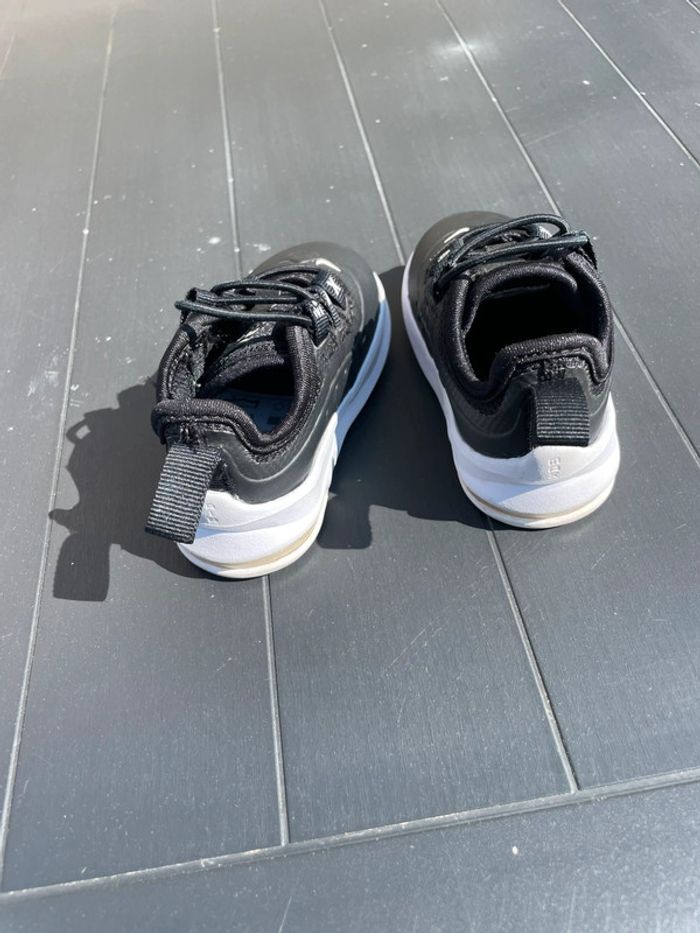 Paire de basket Nike bébé taille 19,5 - photo numéro 3