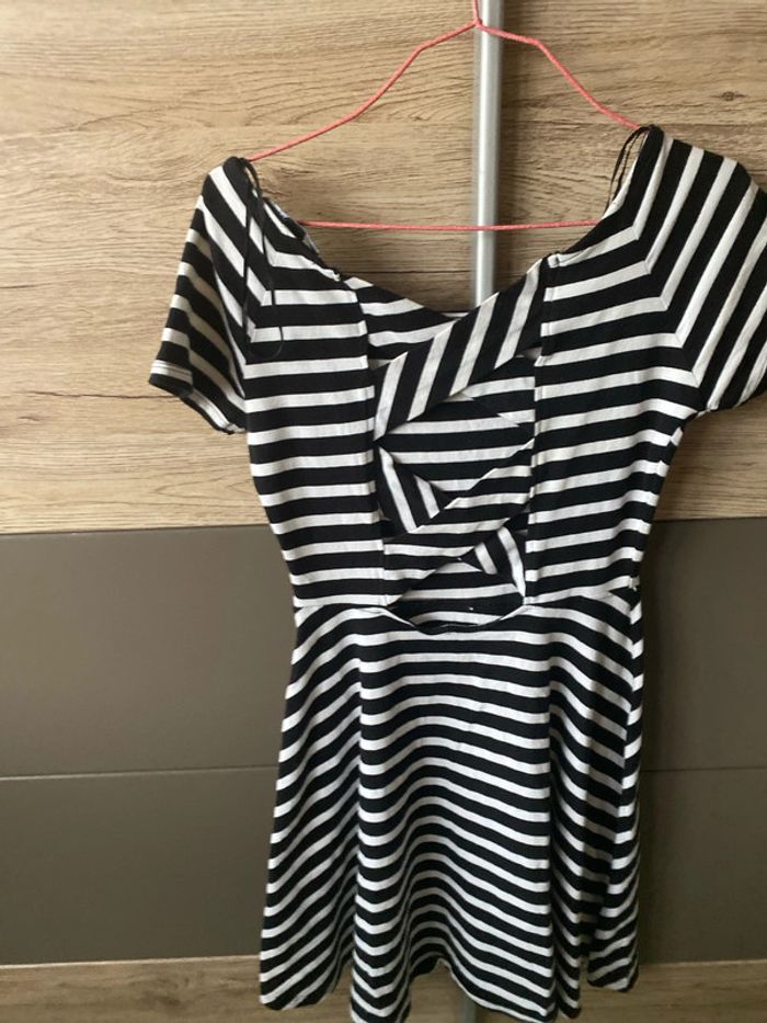 Robe cintrée taille M - photo numéro 2