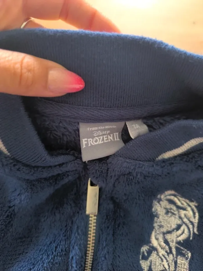 Gilet polaire elsa , Disney , taille 3 ans , état impeccable - photo numéro 3