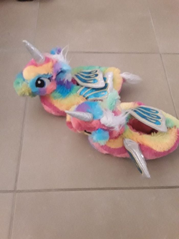 Chaussons licorne fille 36/37 TBE