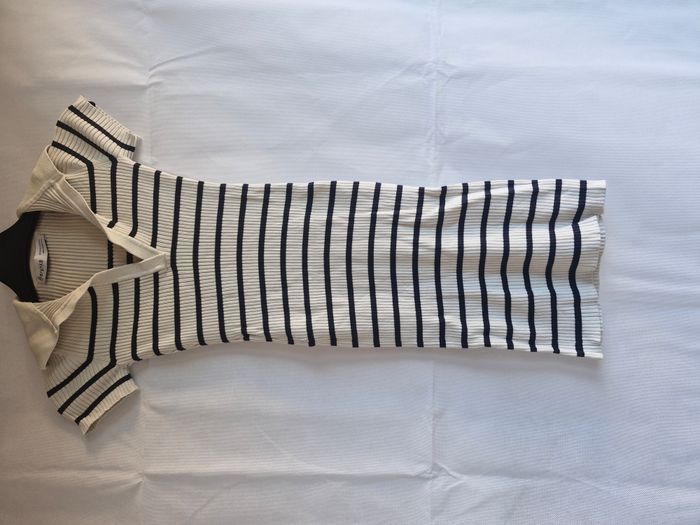 Robe XS Bershka Blanc cassé à rayures bleu marine