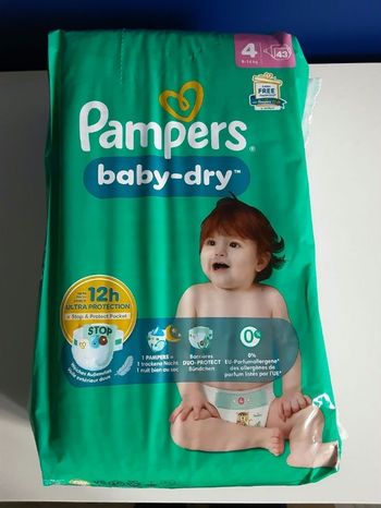 1 paquet de  43 couches  T4 ( 9-14kg)