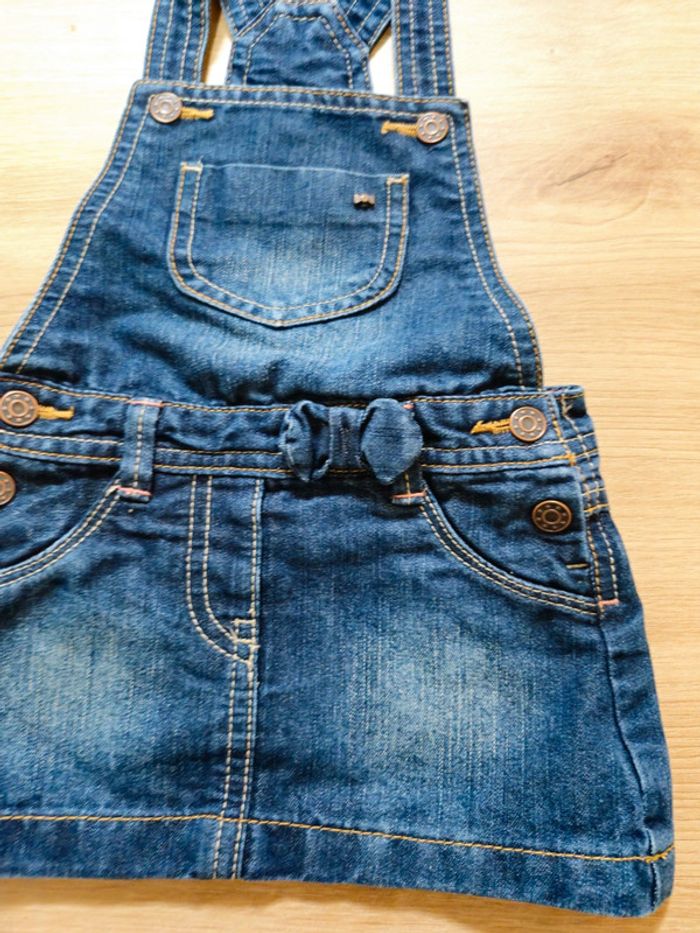 Robe en jeans bleu marine fille 6 mois très bon état - photo numéro 4