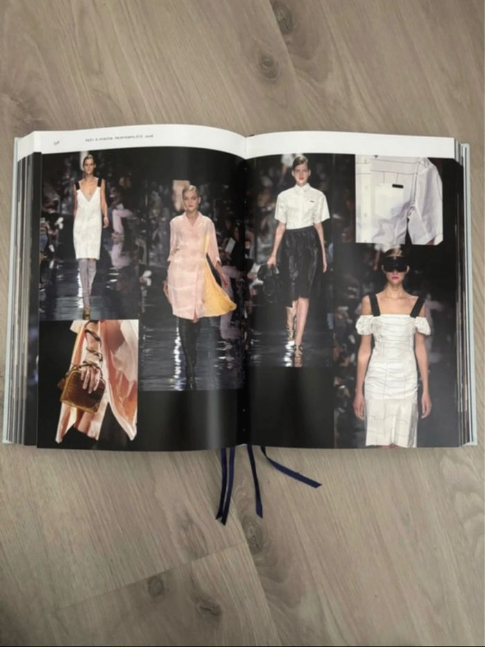 Livre Prada Défilés - photo numéro 4