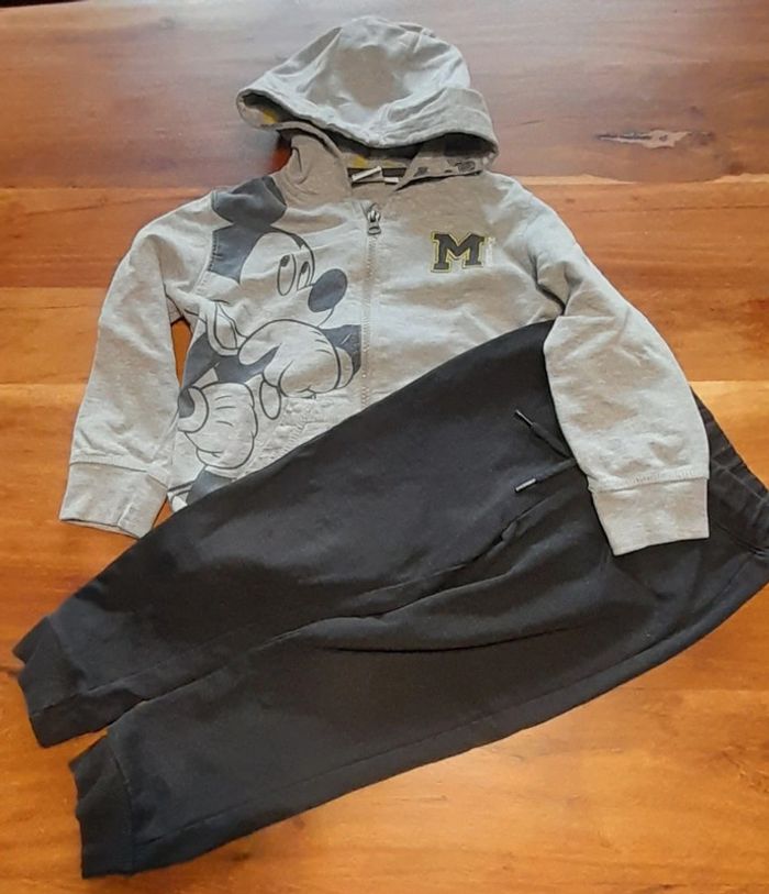 Jogging et son gilet à capuche Mickey