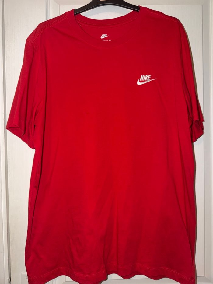 T-shirt Nike rouge