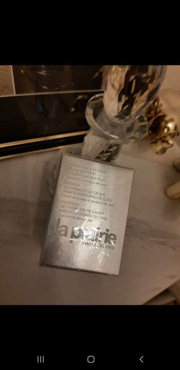 Contour des yeux gamme de luxe à basse du caviar